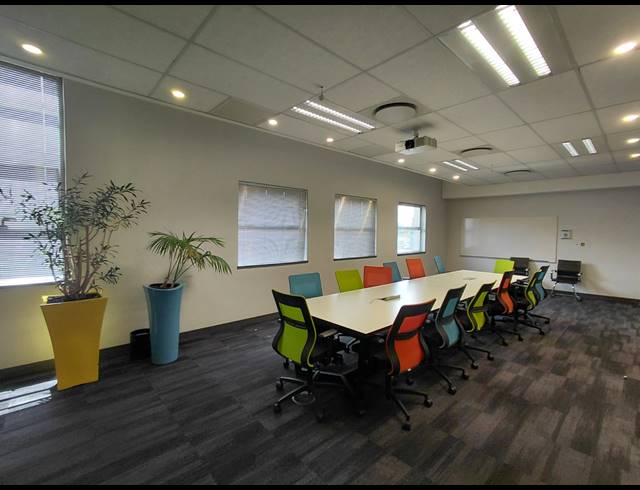 2,905M² OFFICE TO LET IN BRYANSTON